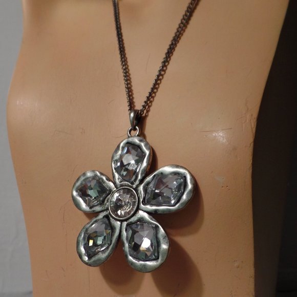 VCLM Silvetone Bling Flower Necklace - Picture 1 of 12